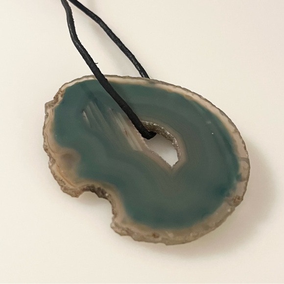 Large Green Agate Slice Pendant on Leather Strap Necklace - Picture 3 of 16